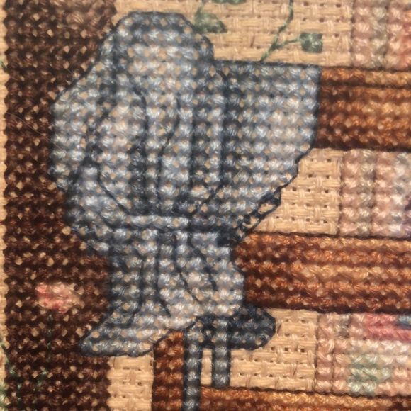 Two matching framed cross stitch pieces depicting flowers/antique chairs/quilt - Picture 14 of 16